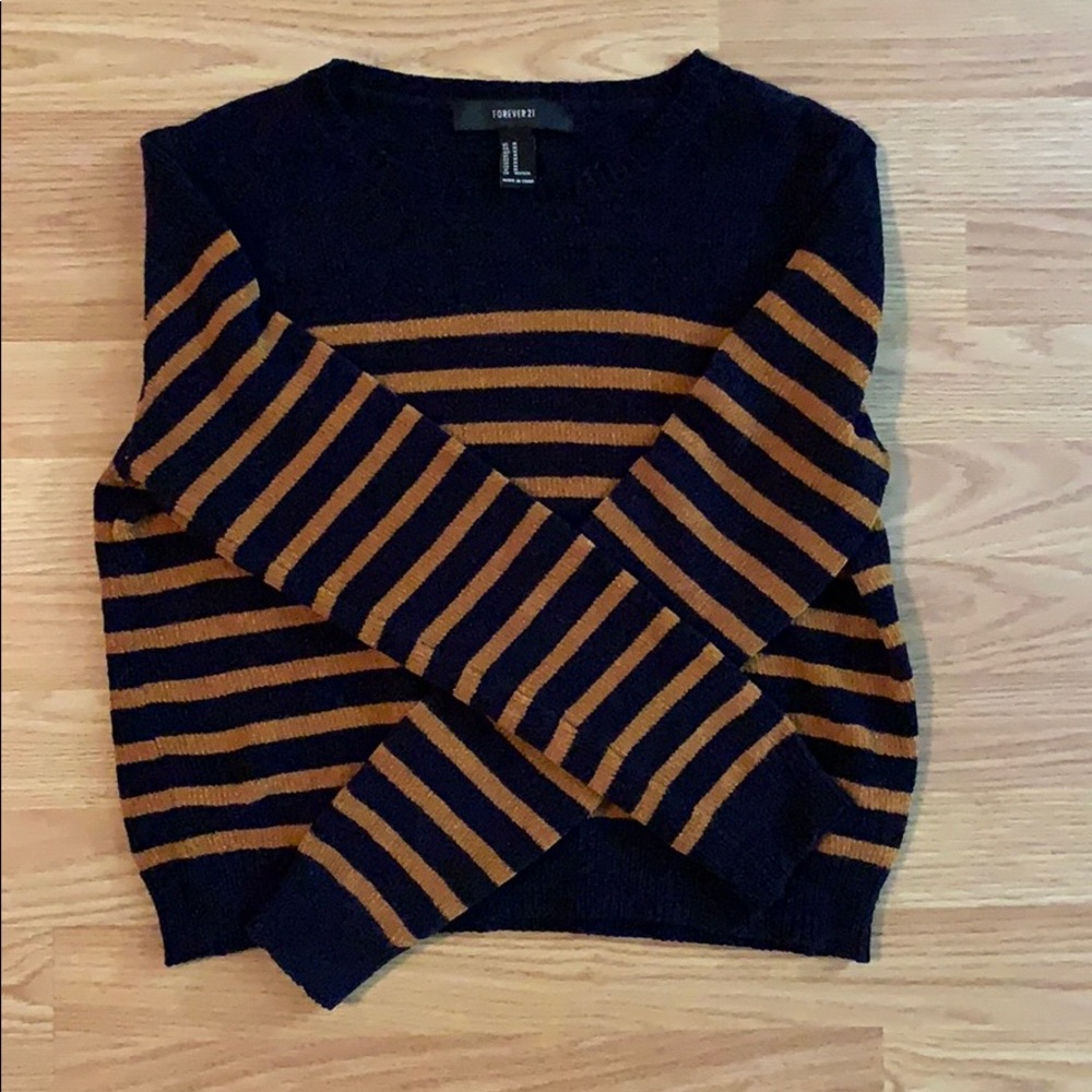 Long sleeve dark blue crop top with burnt stripes